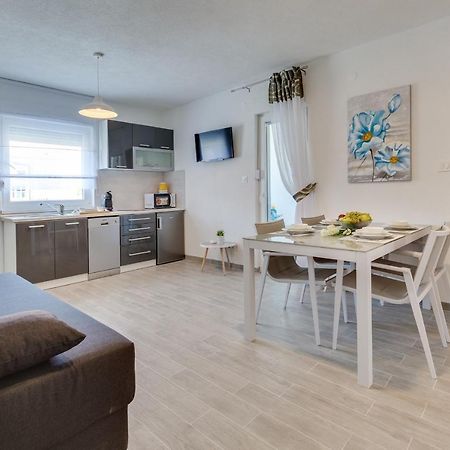 Apartmani Kastelina Vir Exterior foto