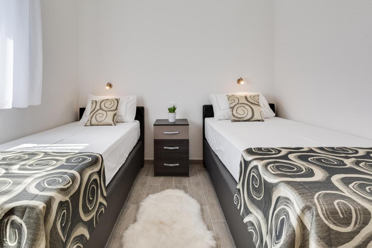 Apartmani Kastelina Vir Exterior foto