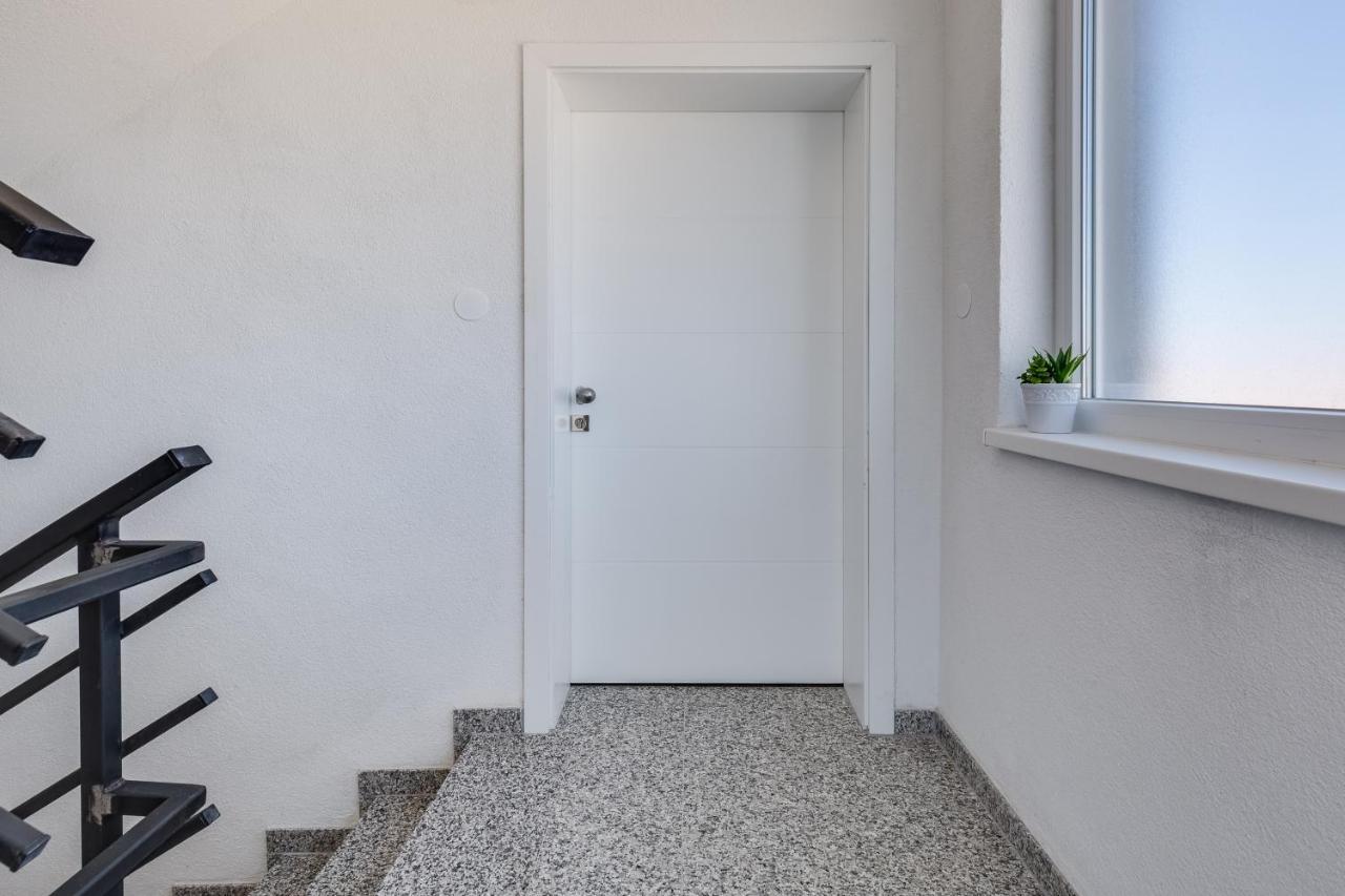 Apartmani Kastelina Vir Exterior foto
