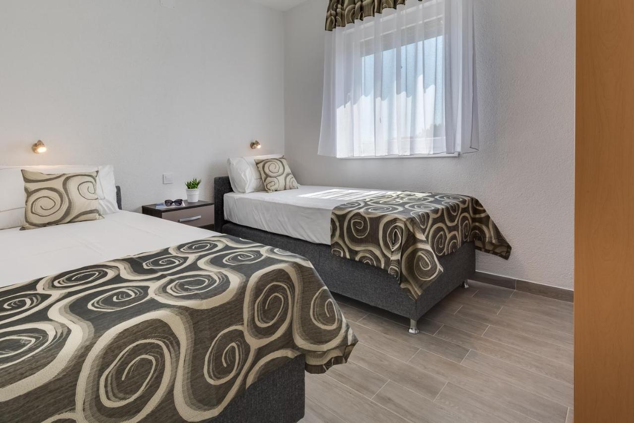 Apartmani Kastelina Vir Exterior foto