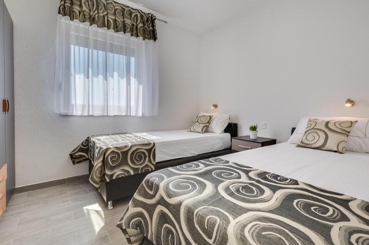 Apartmani Kastelina Vir Exterior foto