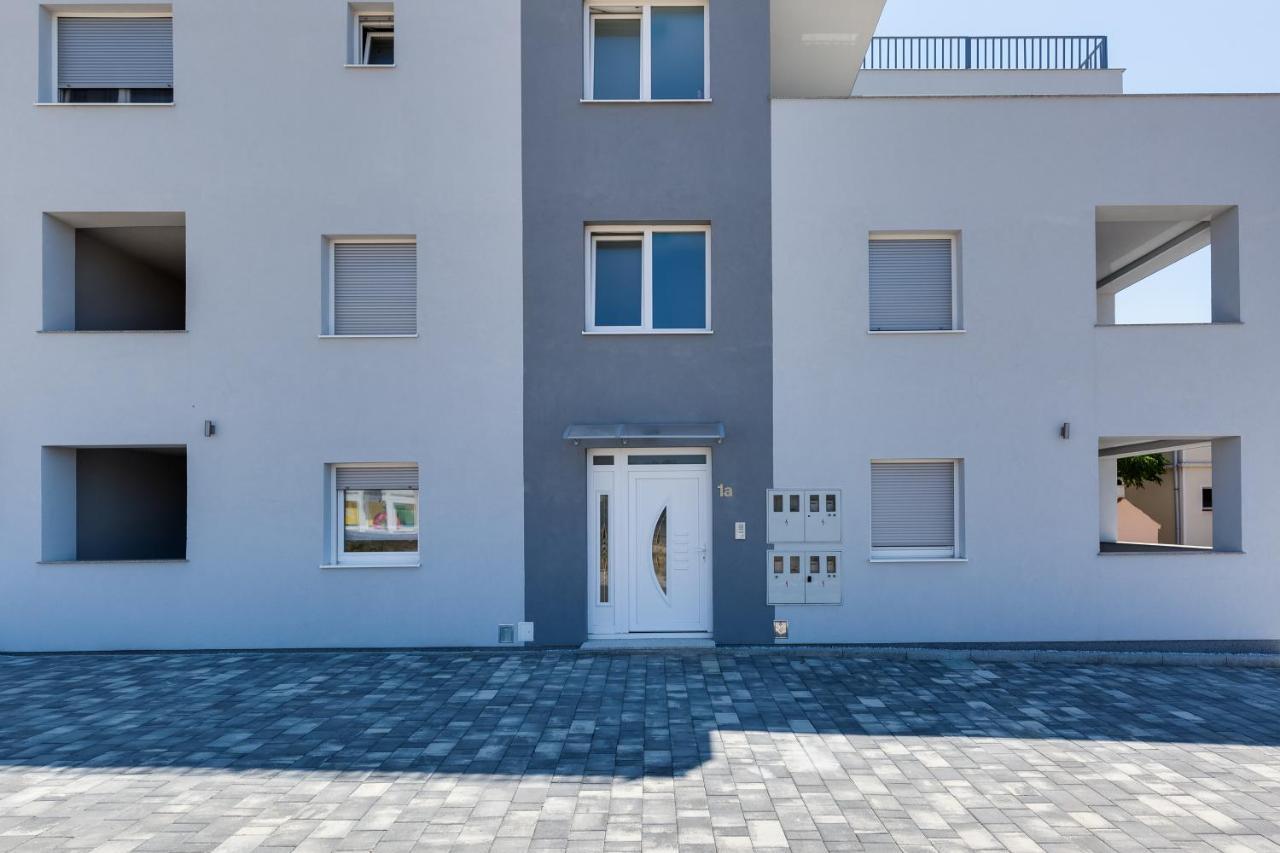 Apartmani Kastelina Vir Exterior foto