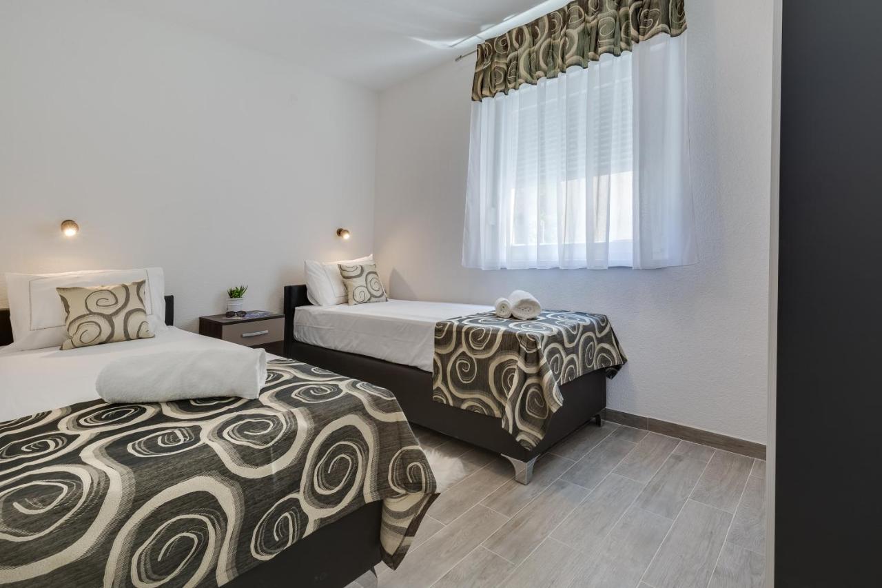 Apartmani Kastelina Vir Exterior foto