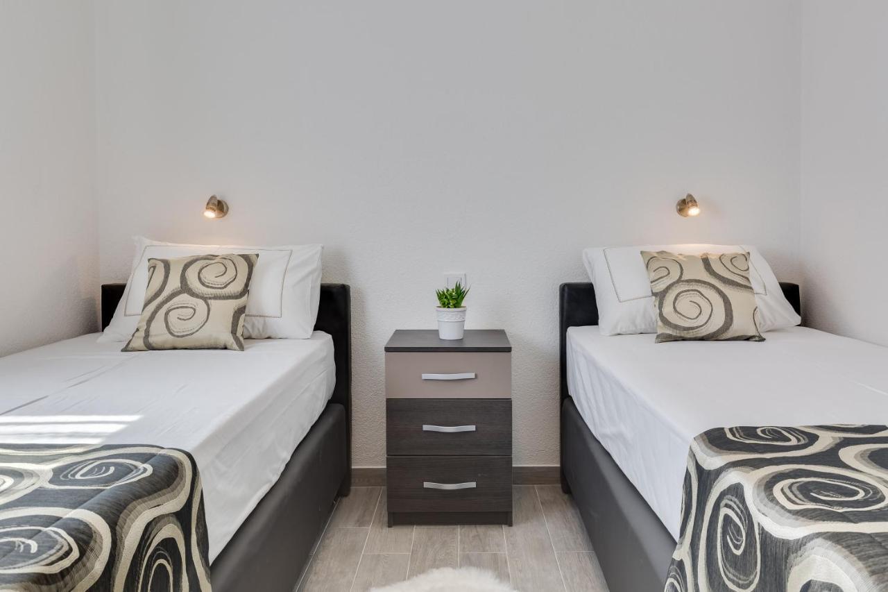 Apartmani Kastelina Vir Exterior foto