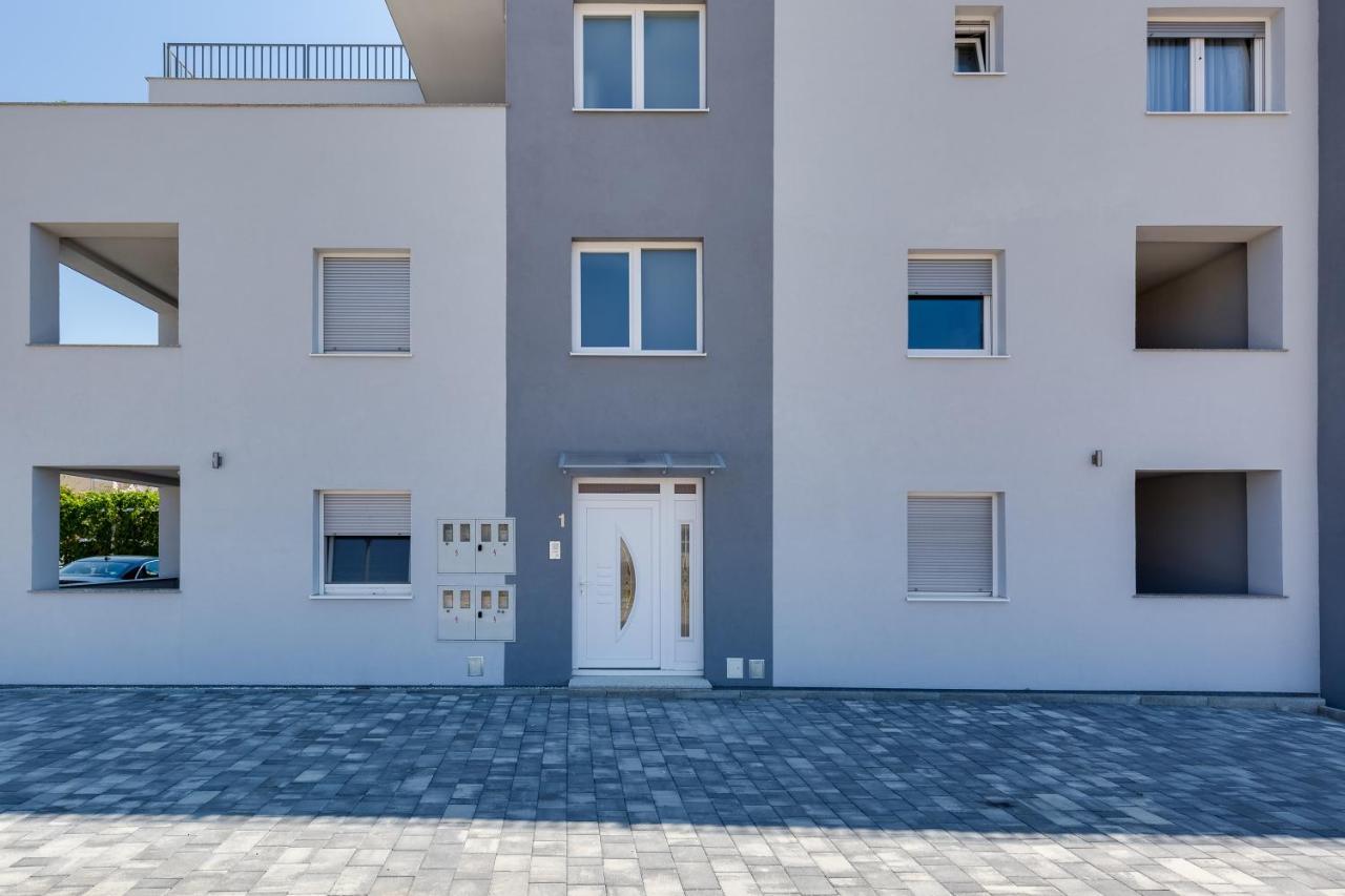 Apartmani Kastelina Vir Exterior foto