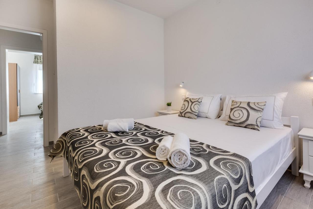 Apartmani Kastelina Vir Exterior foto